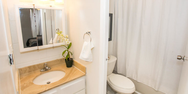 2845 Waialae Ave Unit 113-large-011-2-Bathroom-1500x1000-72dpi