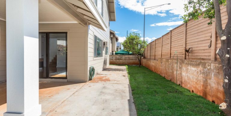 941049 Pouhana Way Waipahu HI-large-025-027-Back Yard-1500x1000-72dpi