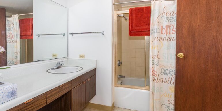 84770 Kili Dr Unit APT 435-large-019-004-Bathroom-1500x1000-72dpi