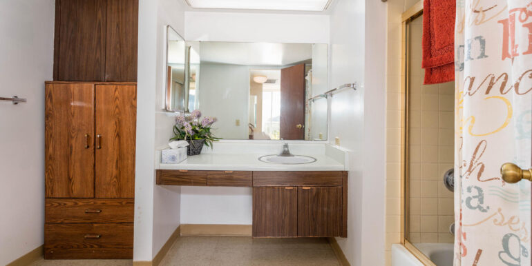 84770 Kili Dr Unit APT 435-large-020-018-Bathroom-1500x1000-72dpi
