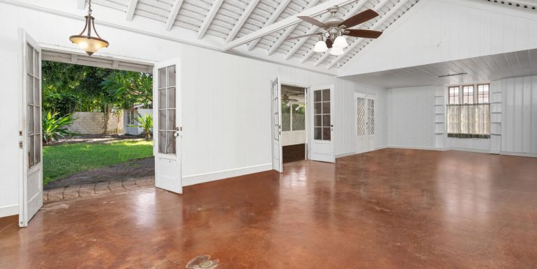 4523 Aukai Ave Honolulu HI 96816 USA-009-032-Living Room-MLS_Size